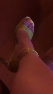 Duygu Özaslan feet photo thumbnail