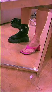 Duygu Özaslan feet photo thumbnail