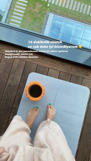 Duygu Özaslan feet photo thumbnail
