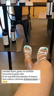 Duygu Özaslan feet photo thumbnail