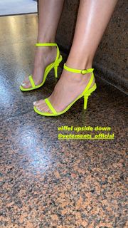 Duygu Özaslan feet photo thumbnail