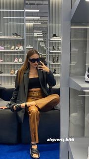 Duygu Özaslan feet photo thumbnail
