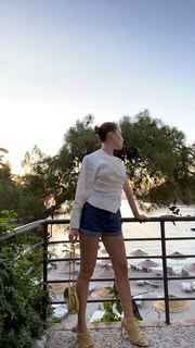 Duygu Özaslan feet photo thumbnail