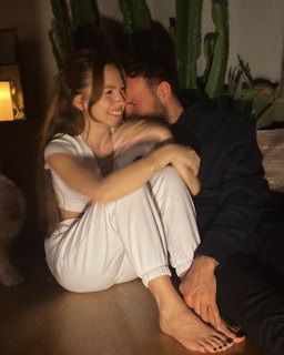 Duygu Özaslan feet photo thumbnail