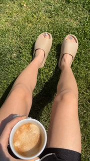 Duygu Özaslan feet photo thumbnail