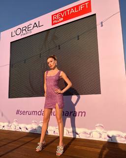 Duygu Özaslan feet photo thumbnail