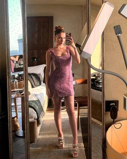 Duygu Özaslan feet photo thumbnail