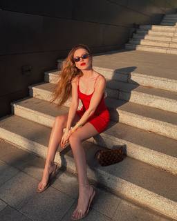 Duygu Özaslan feet photo thumbnail