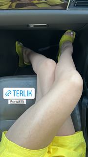 Duygu Özaslan feet photo thumbnail