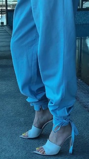 Duygu Özaslan feet photo thumbnail