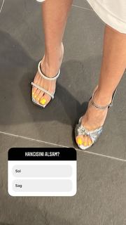 Duygu Özaslan feet photo thumbnail