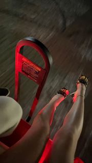 Duygu Özaslan feet photo thumbnail