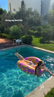 Duygu Özaslan feet photo thumbnail