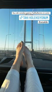 Duygu Özaslan feet photo thumbnail
