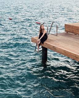 Duygu Özaslan feet photo thumbnail