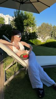 Duygu Özaslan feet photo thumbnail