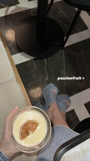 Duygu Özaslan feet photo thumbnail