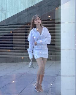 Duygu Özaslan feet photo thumbnail
