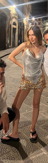 Duygu Özaslan feet photo thumbnail