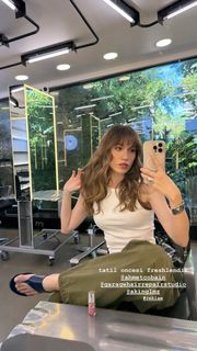 Duygu Özaslan feet photo thumbnail