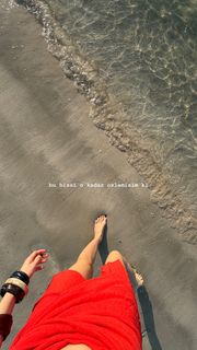 Duygu Özaslan feet photo thumbnail