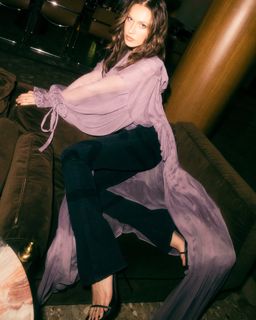 Duygu Özaslan feet photo 9