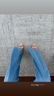 Duygu Özaslan feet photo 8