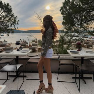 Duygu Özaslan feet photo 7