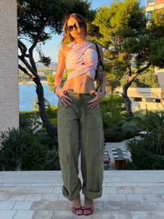 Duygu Özaslan feet photo 17