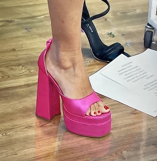 Dylan Dreyer feet photo thumbnail