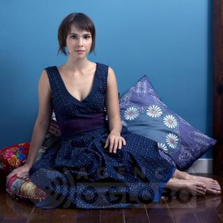 Débora Falabella feet photo thumbnail