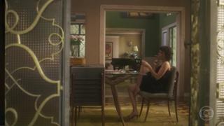 Débora Falabella feet photo thumbnail