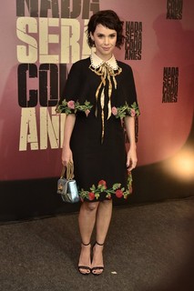 Débora Falabella feet photo thumbnail