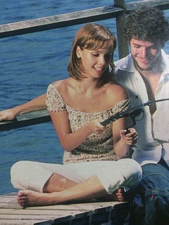 Débora Falabella feet photo thumbnail