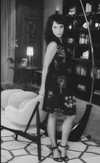 Débora Falabella feet photo thumbnail