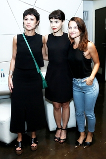 Débora Falabella feet photo thumbnail