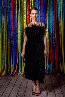 Débora Falabella feet photo thumbnail