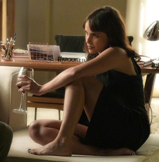 Débora Falabella feet photo thumbnail