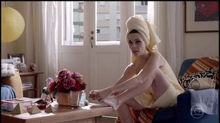 Débora Falabella feet photo thumbnail