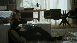 Débora Falabella feet photo thumbnail