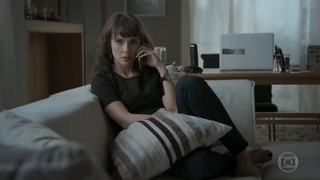 Débora Falabella feet photo thumbnail