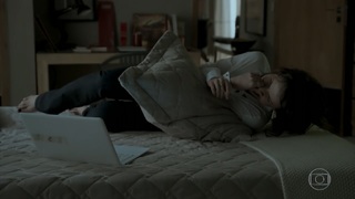 Débora Falabella feet photo thumbnail