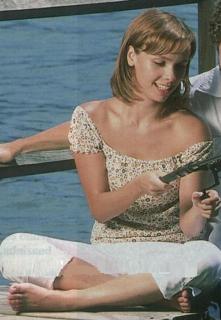 Débora Falabella feet photo thumbnail