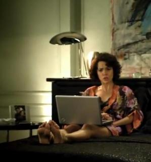 Débora Falabella feet photo thumbnail