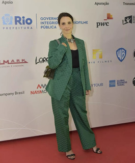 Débora Falabella feet photo thumbnail