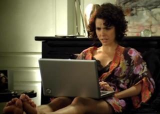 Débora Falabella feet photo thumbnail