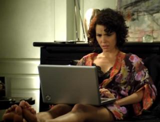 Débora Falabella feet photo thumbnail