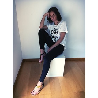 Débora Monteiro feet photo 10