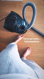 Débora Monteiro feet photo 3
