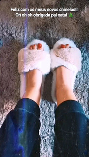 Débora Monteiro feet photo 15